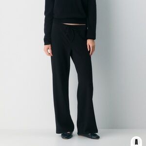 ONLY WORN ONCE Aritzia HomeStretch Mid Rise Smooth Pants